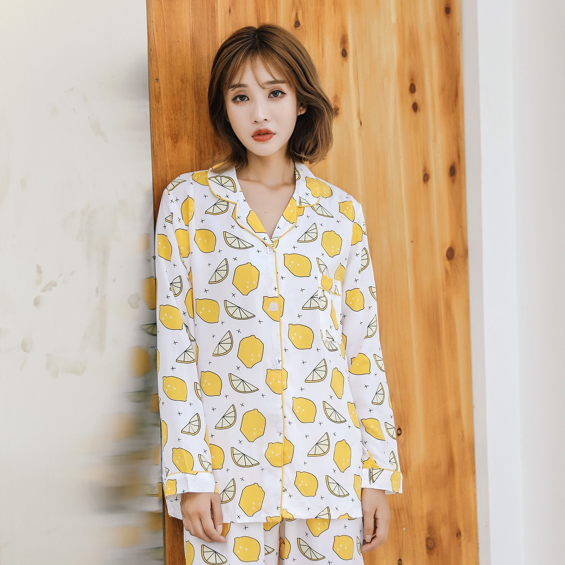 周末在家练瑜伽没有瑜伽服?教您一招，穿睡衣让你轻松锻炼好身材