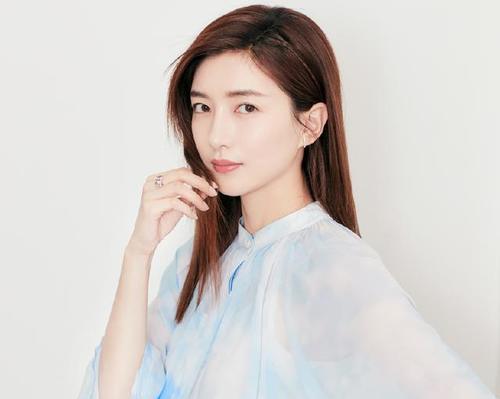 厉害了！挑战热巴Angelbaby穿亮片裙，江疏影竟然穿出廉价感？