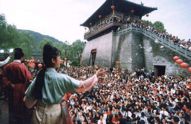 中国最成功山寨景区,全是假建筑,门票要价300元,却火爆异常