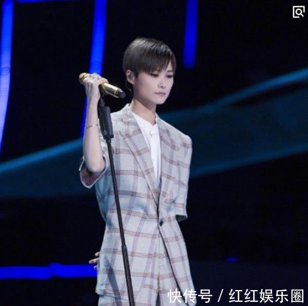 李宇春真强悍！超短裤开缝开到大腿根，网友这腿缝，呵呵了！