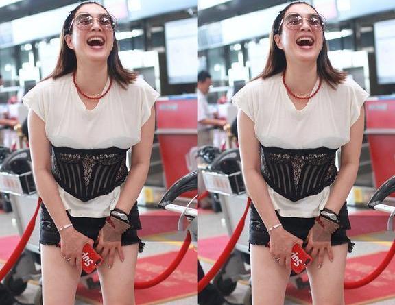 别人笑我太疯癫，我笑别人看不穿，48岁钟丽缇机场秀诠释的很精彩