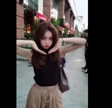 “温婉”公开直播回应“负面消息”，忘开美颜的她你们还爱吗？