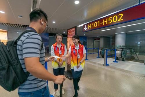  捷运@去卫星厅登机是一种怎样的体验？首批“尝鲜”旅客已遭羡慕