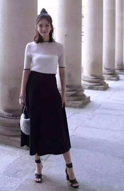 江疏影泳衣外穿,好大尺度,网友:不是好身材根本挂不住