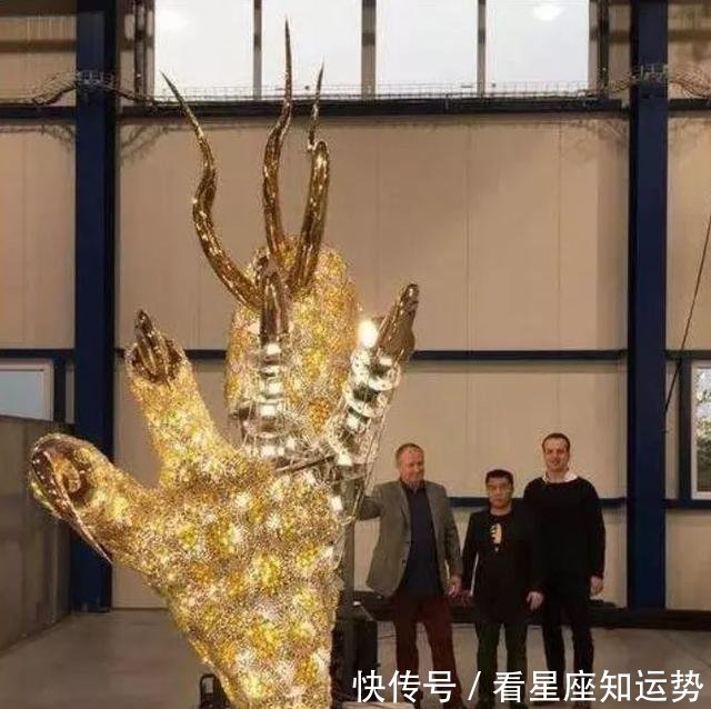 『轻松』香港最好进的豪门,儿子结婚船王不问儿媳是谁,对比奚梦瑶太轻松