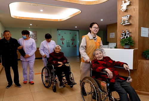  『养老服务机构』北京：养老机构将探索老年人家属“有限度探视”新方式