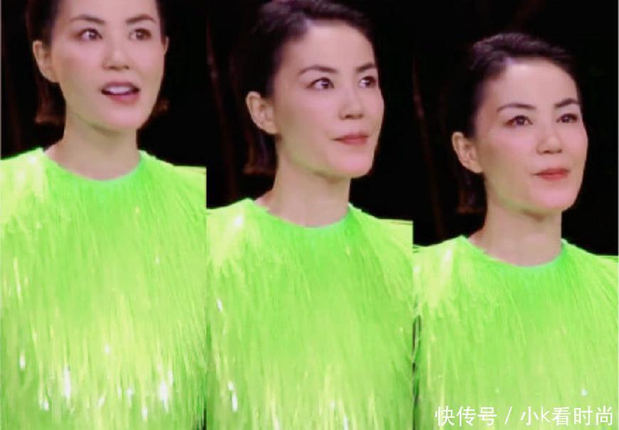 王菲这么丑的荧光裙都穿的好看，不愧是时尚天后，网友：表情亮了