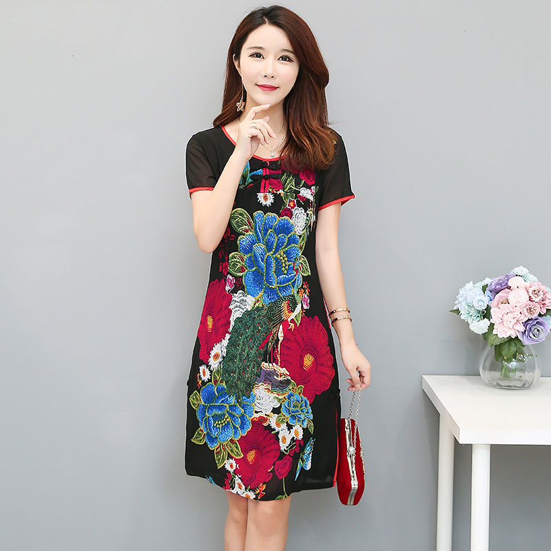 别说女人老了就变丑!看看下图这样穿旗袍裙，美的不可一世