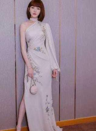 端庄优雅，恬静可爱惹人怜的唐嫣，难怪罗晋那么爱她