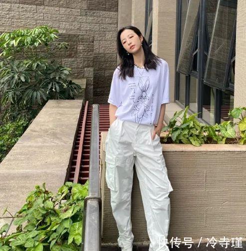  脚踝位置@“九分裤”早就没看点了，今年流行这款“堆堆裤”，藏肉显腿长