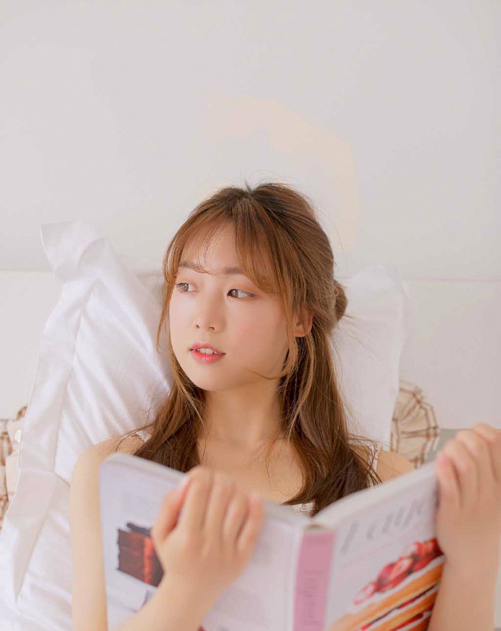 甜美萝莉美女性感撩人，让人看着都无法移开双眼