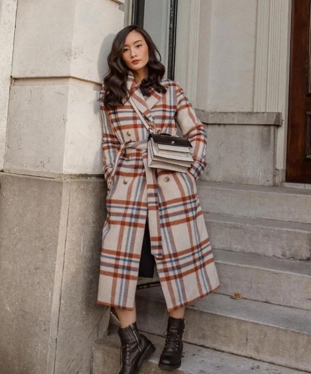  「圈粉」身材矮小样貌平平，158cm亚裔博主凭借一衣多穿，圈粉小个子