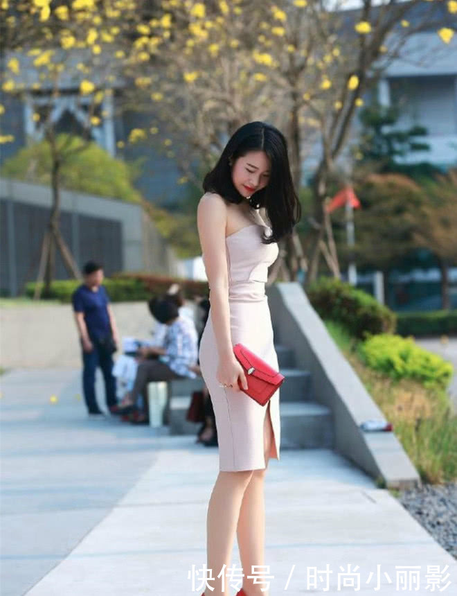 街拍：清新性感气质优雅的小姐姐，身姿曼妙魅力十足！