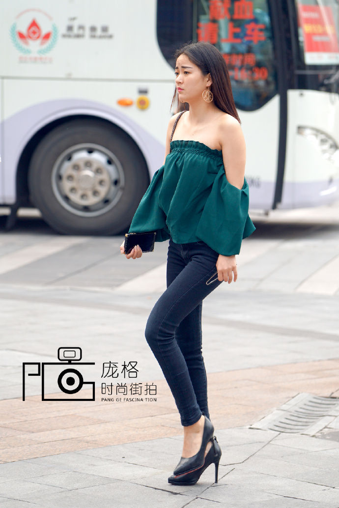 街拍北京:几套时尚的夏日穿搭，让你展示不一样的美感!