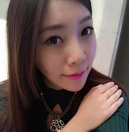 35岁大姐皮肤如莹润光滑,睡前用一种膏美白,无斑无皱