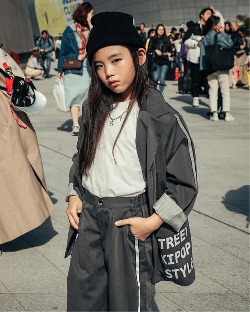 打造:少女风已经失宠了,用这4种单品打造的酷女孩风,时髦且不易撞衫