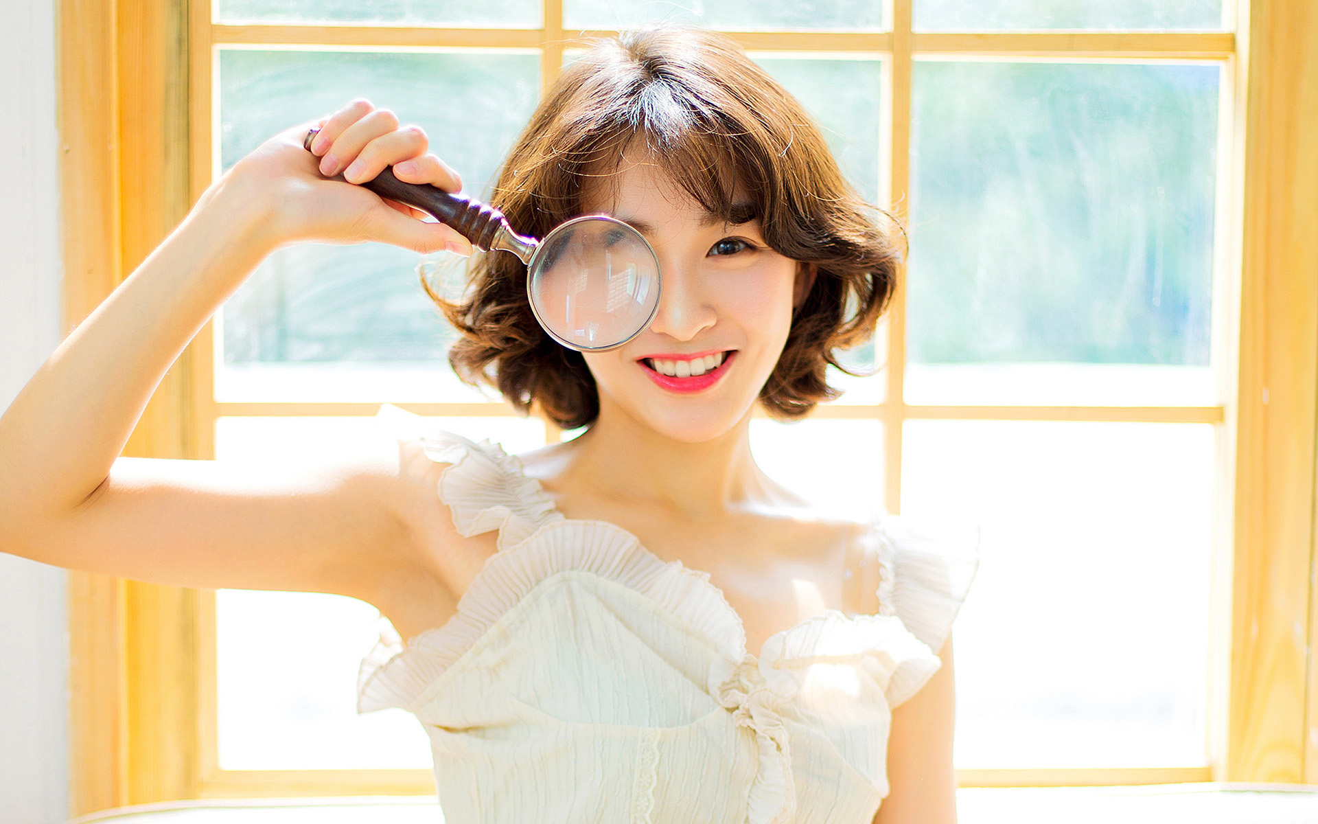 性感短发美女居家写真