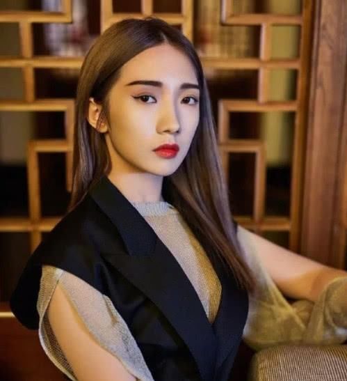 孟美岐脱离美颜形象大变样！看了这张照片，网友表示：垮了！