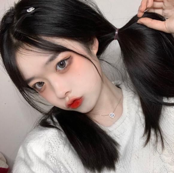  #好看的女孩#天生耐看脸的3点标志，中一条颜值就不低，让人越看越移不开眼！