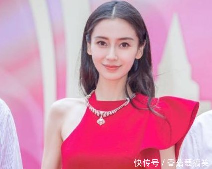 女明星穿大红色，杨幂迪丽热巴各有各的美，她一出来艳压群芳