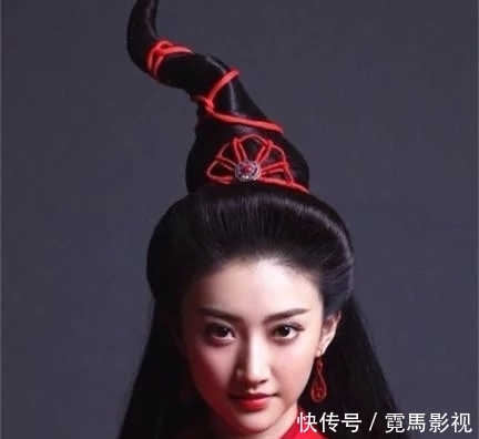 『吐血』女星发型歪歪扭扭的古装,杨紫差点雷到吐血,赵丽颖最好看