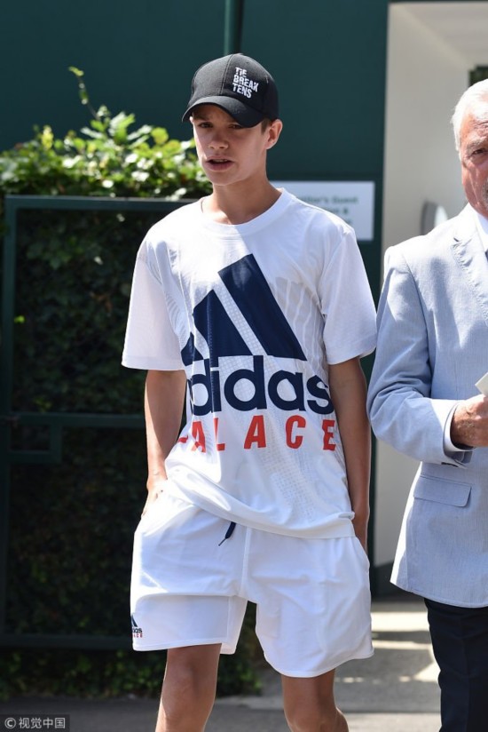 ＂小贝＂二儿子罗密欧戴上牙套颜值暴跌