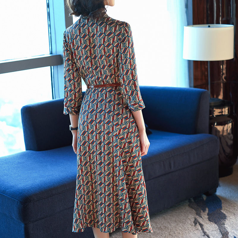 今年流行“碎花裙”、洋气显瘦显贵气、7080女人穿年轻超美嫩