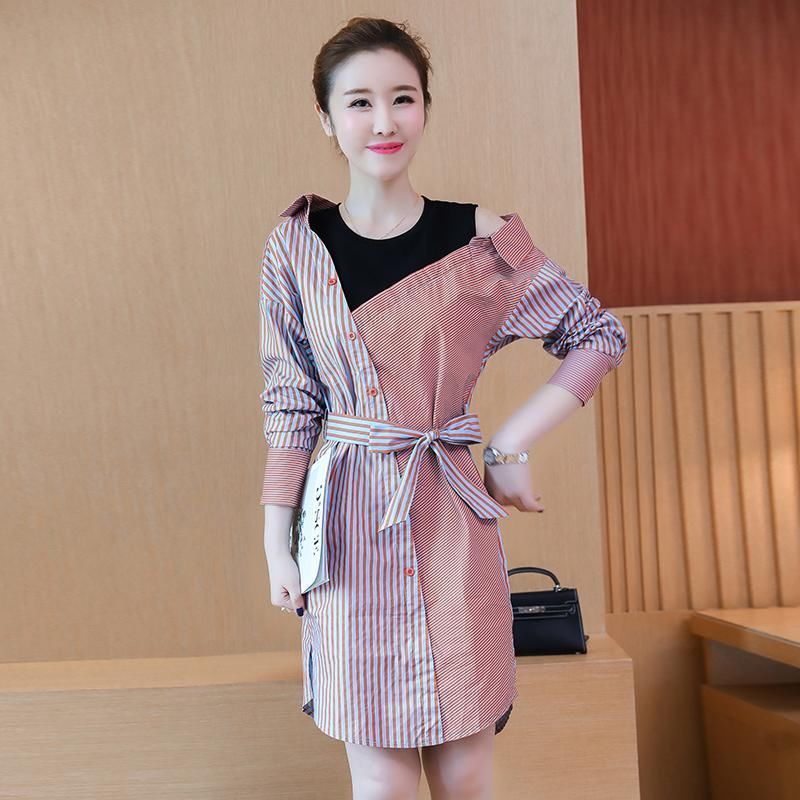 50岁小姨打扮起来真漂亮，如此优雅的秋裙，看上去年轻不少