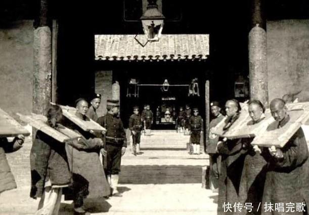 清朝珍贵老照片,曾国藩女儿的结婚照,坐在独轮