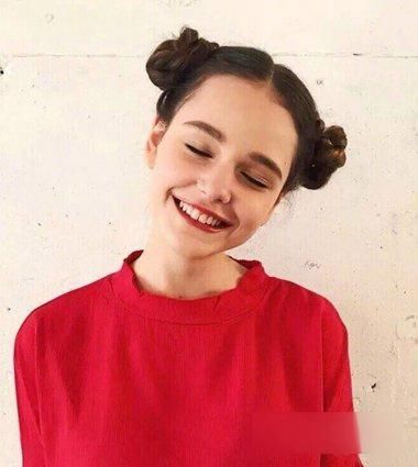 夏季最具凉爽的双丸子头扎发，轻松呈现出你意想不到流行！