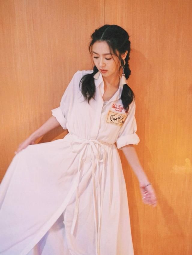  外套搭配@比“ 渣女裙 ”更经典的连衣裙，我给你们挑了30条