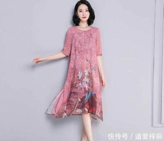 女人|39岁以上的女人别穿得太随意了,穿上这款真丝连衣裙,美丽又高贵