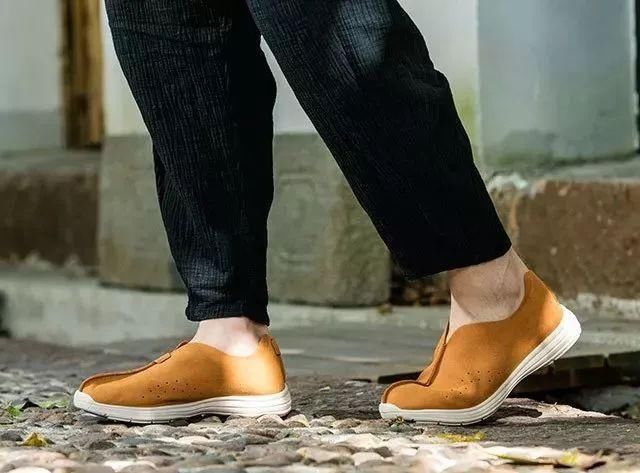 长大了,我也想偷穿妈妈的鞋……