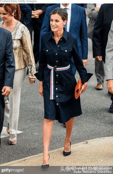 西班牙王后太会穿啦!气质不输梅拉尼娅，难怪二婚还能嫁国王!