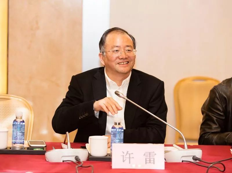 董事长投案3个月后，4下属同日落马