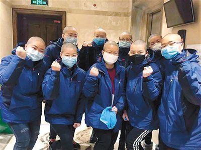  #女侠#西安交大一附院 九位“光头女侠”获“战疫英雄奖”