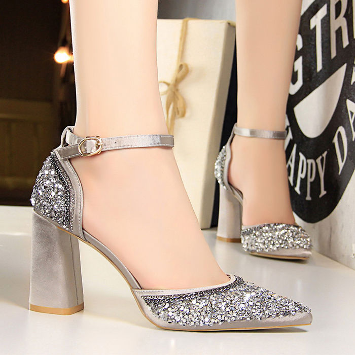 今年超流行性感高跟鞋，真的太美了，不管走哪都美美的