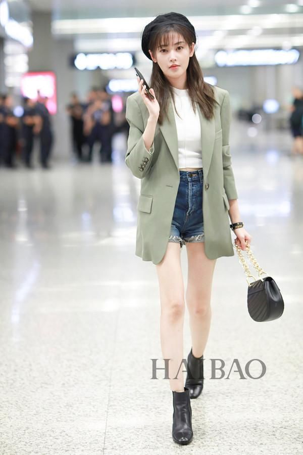 三年前一夜爆红如今又霸屏了？剧外的张天爱才是真冷艳霸气！