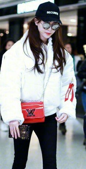 唐嫣的红包好大牌，这件衣服有点甜！从头到脚有点豪！