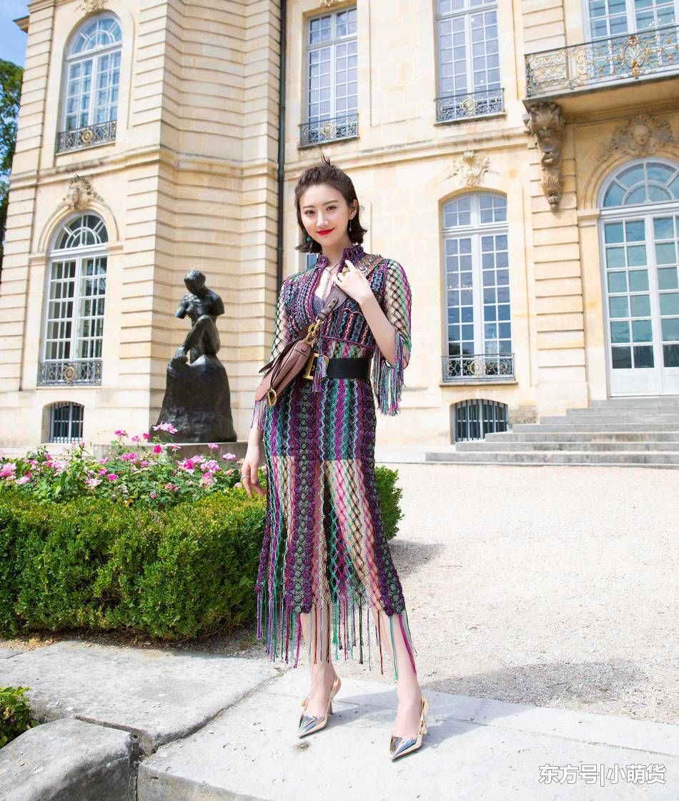 同样是镂空连衣裙，景甜杨颖差距大，生过孩子的还不如没结婚的?