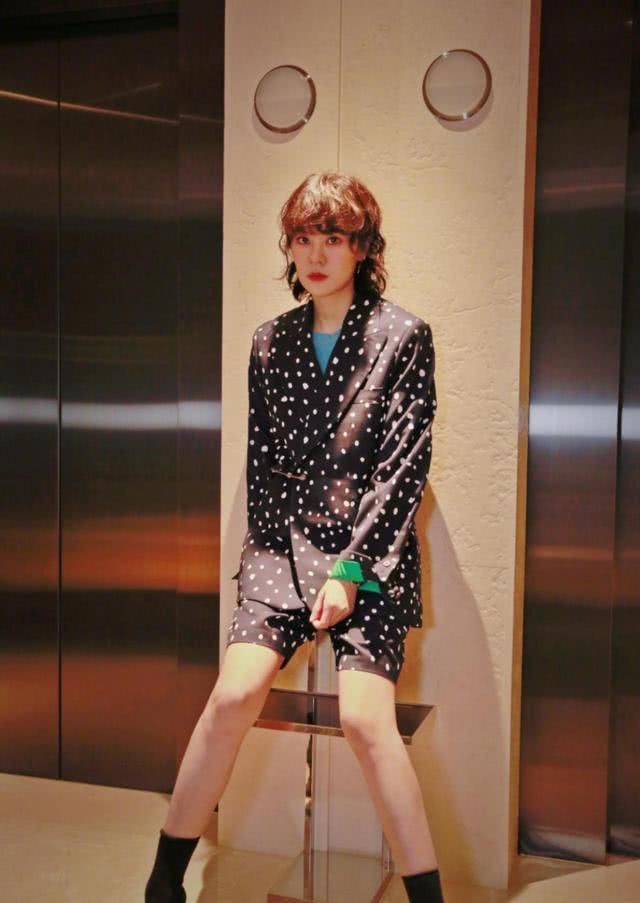 「日常」肤白貌美大长腿的郁可唯,时髦又实用的日常穿搭,你学会了吗?