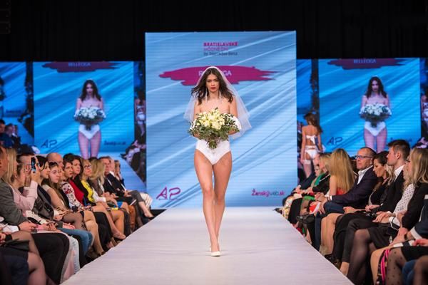 奔驰BFD时装周揭秘2019年比基尼元素潮流新趋势