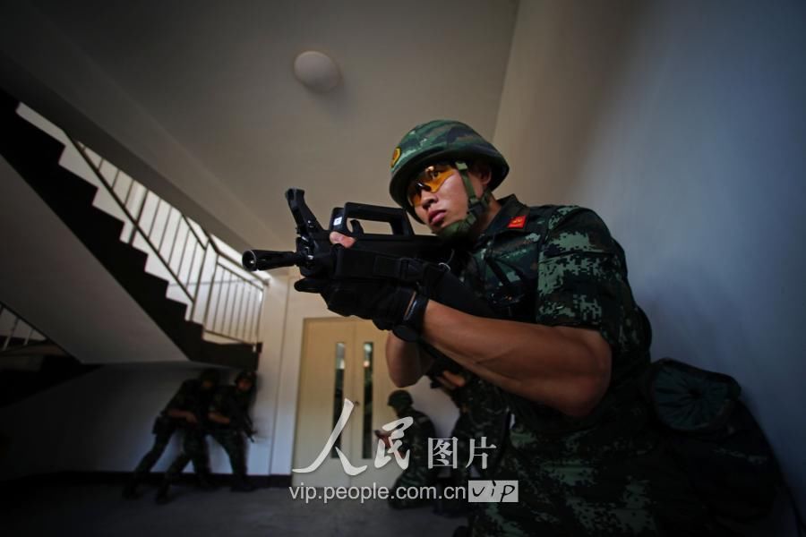 天津:武警部队侦察兵集训练打赢
