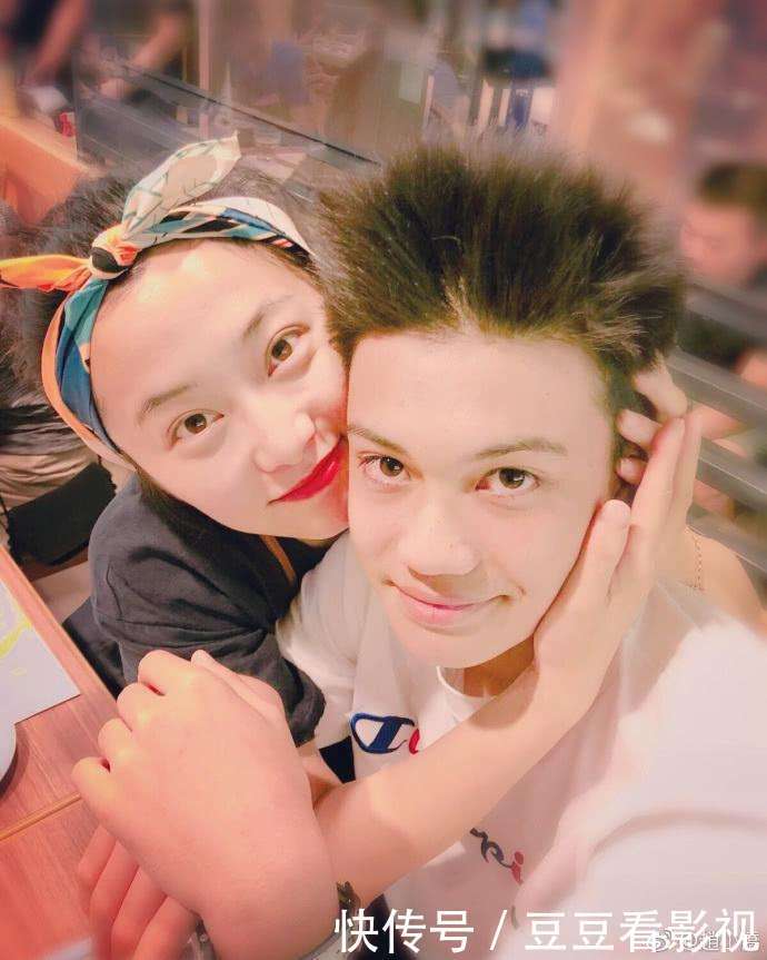 最佳继母! 她无条件支持继子选择, 比继子大24