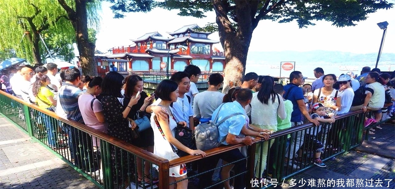 我国这4座城市,国庆期间旅游最好错开,因为游客实在太多了