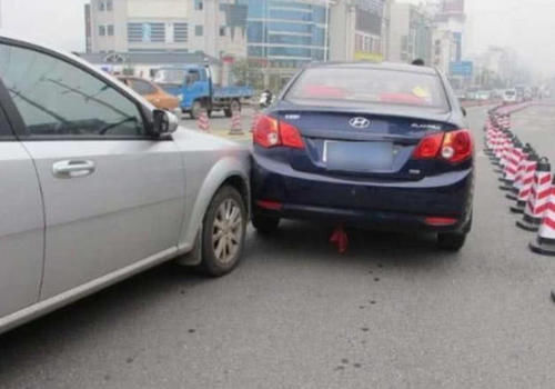  车尾：“超车看车头，会车看车尾”是什么意思？交警：谁给你勇