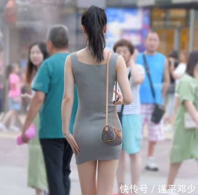 「 图集」秀出玲珑身姿,绽放迷人魅力,休闲图集:狐媚动人的8位热辣女生
