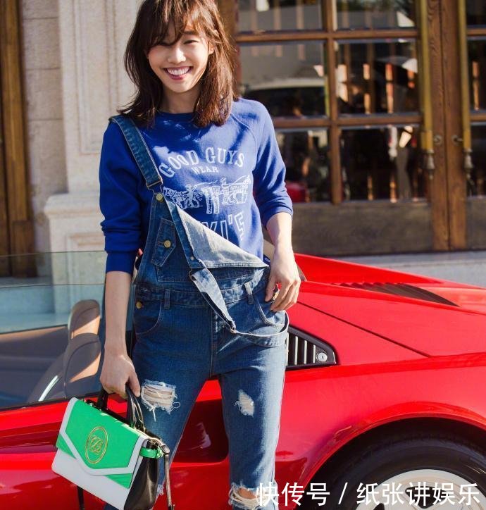 白百何穿蓝色牛仔裤, 下半身胖到让人挪不开眼, 网友: 太敢穿了!