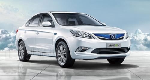  「女司机」又一嚣张女司机！近百辆车被她堵住，却叫嚣“你来砸