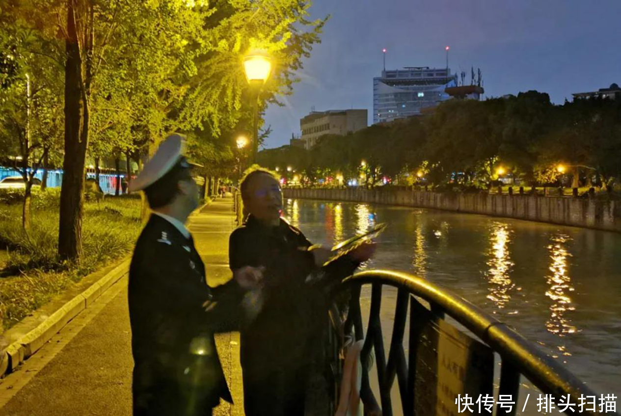  垂钓：罔顾禁渔期！锦江夜钓开启游击战，城管来了也不怕，追责就躺地上